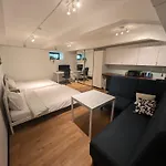 Dana-Entire Apartment Very Quiet And Central 2