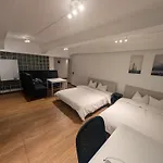Dana-Entire Apartment Very Quiet And Central 2