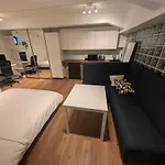 Dana-Entire Apartment Very Quiet And Central 2